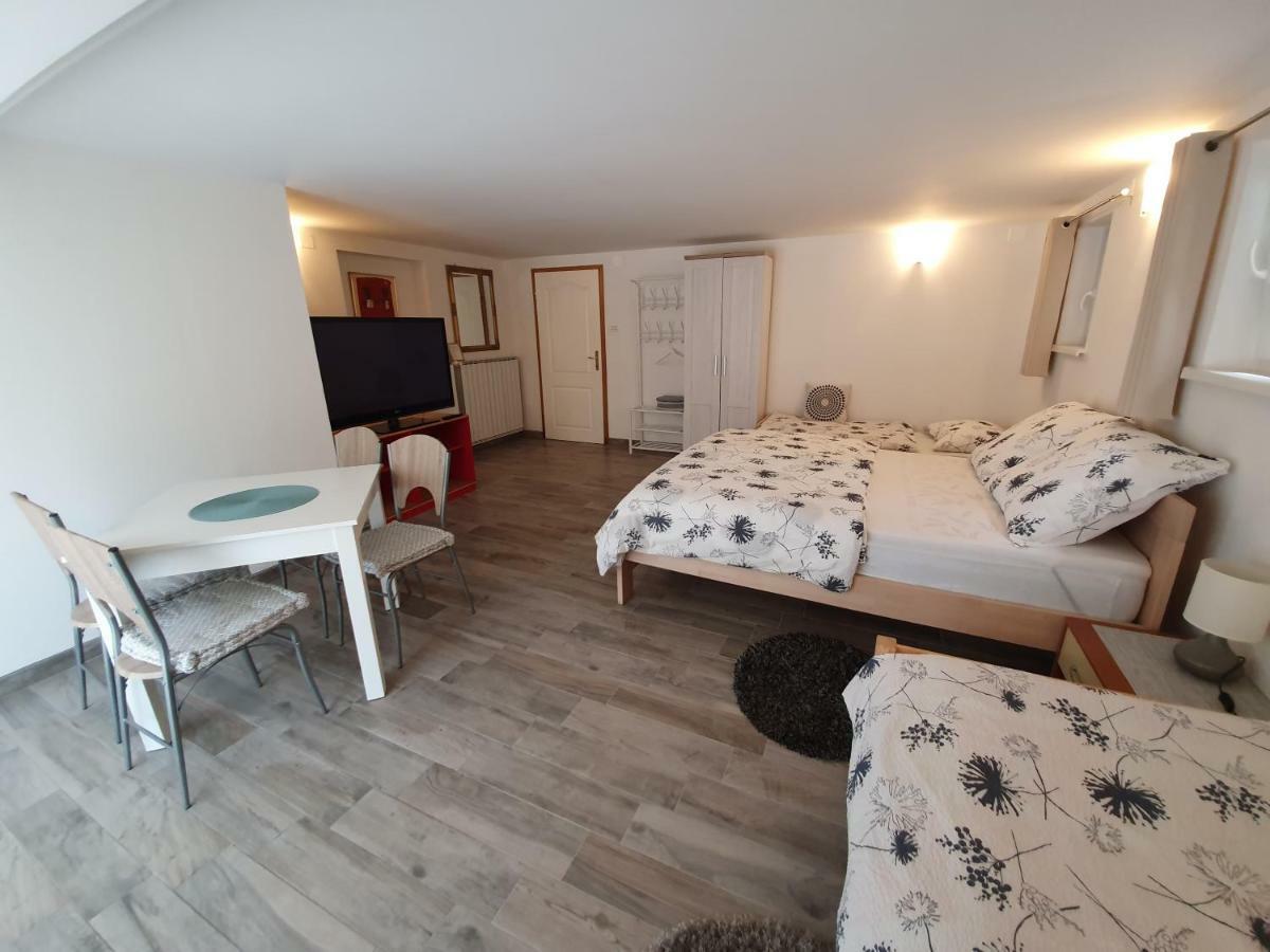 Rooms Jurca Postojna Exterior foto